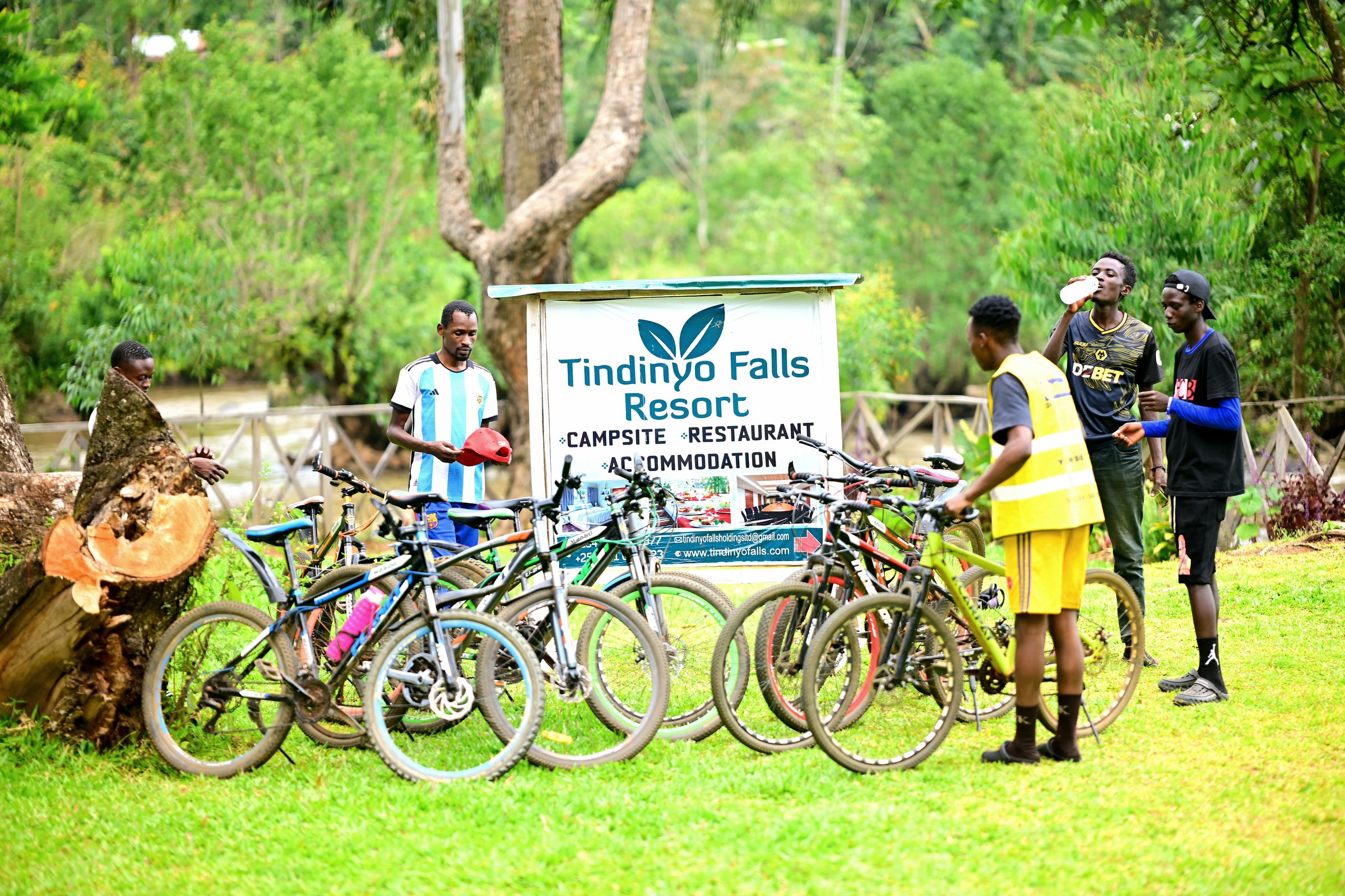 Pedal Paradise group ride with bicycles at Tindinyo Falls